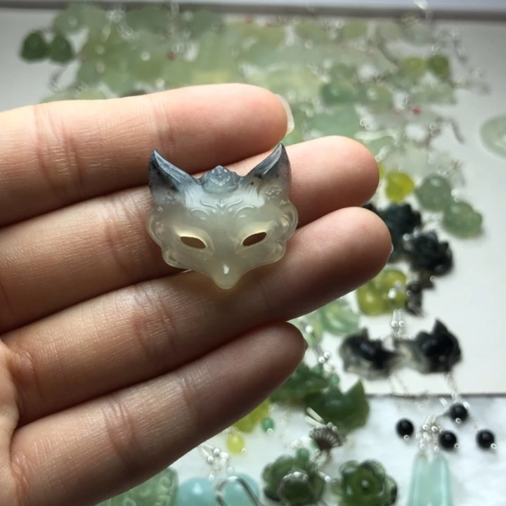 蛇纹石玉颈饰未镶嵌