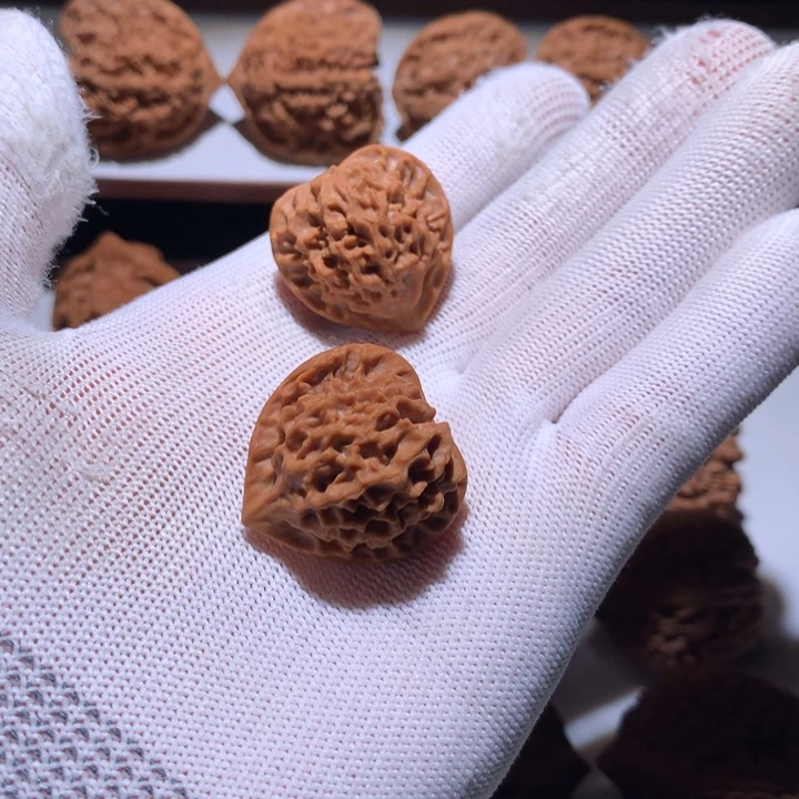 文玩核桃吊坠金山