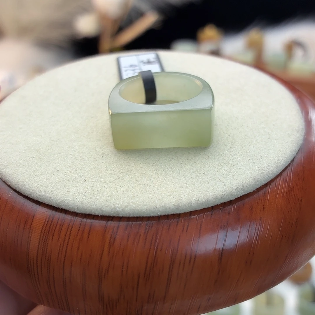 和田玉未镶嵌戒指i89葡萄肉马鞍18.1mm