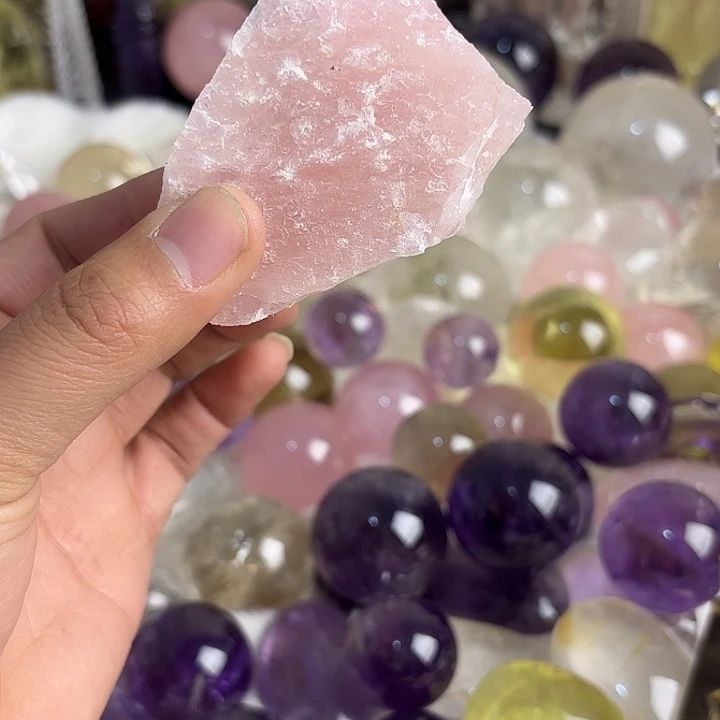 颈饰水晶未镶嵌粉晶