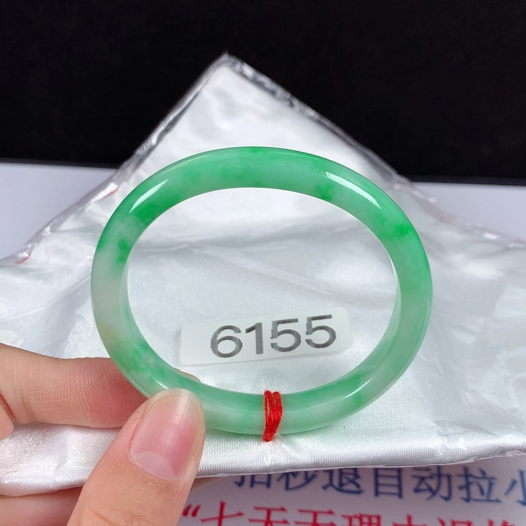 【闪购商品】翡翠手镯未镶嵌52贵妃