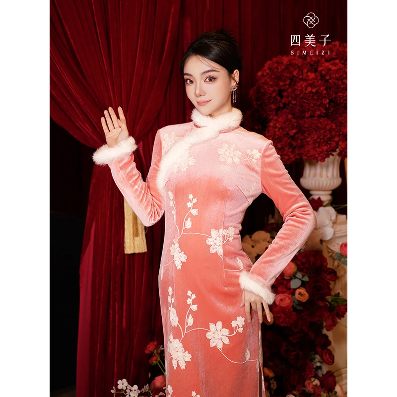四美子【慕汐】冬季新款新中式加绒加厚温暖兔毛刺绣改良旗袍连衣裙