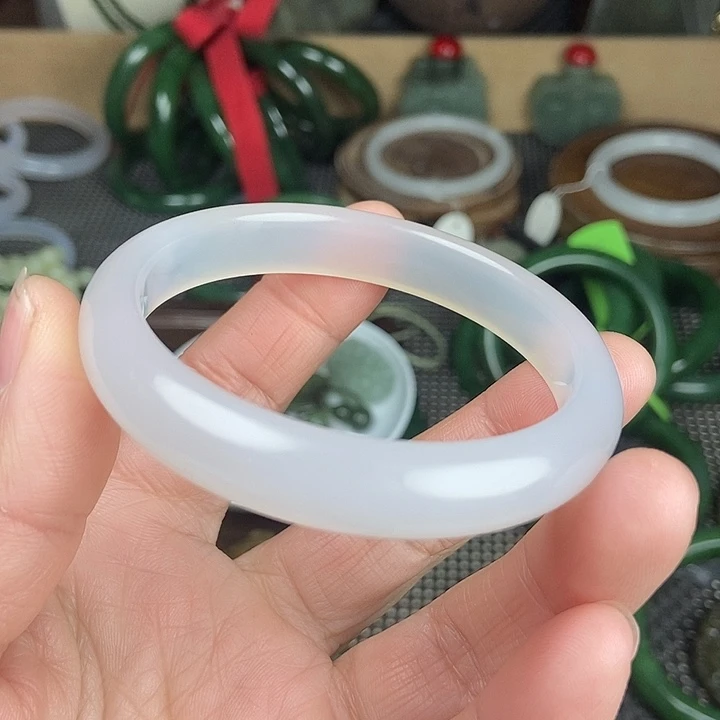 透闪石质玉未镶嵌手镯