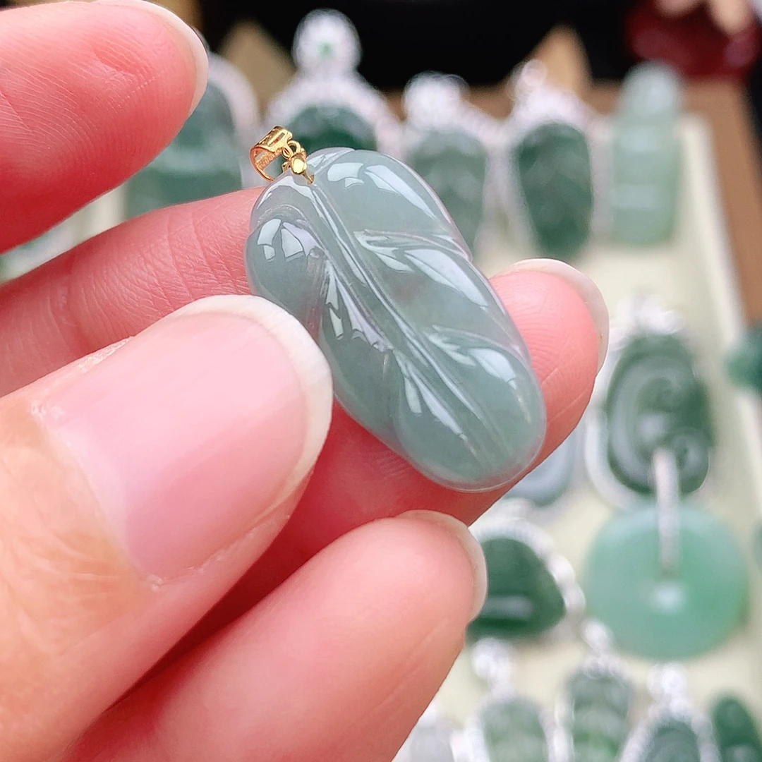 翡翠未镶嵌颈饰吊坠