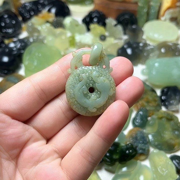 未镶嵌蛇纹石玉颈饰