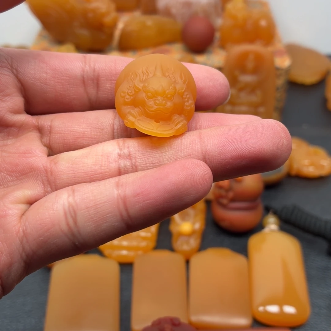 海***控石英质玉（黄龙玉）未镶嵌颈饰