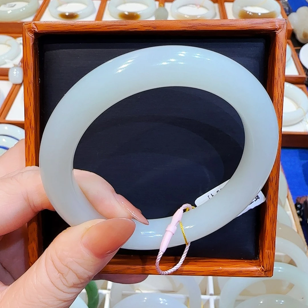 和田玉手镯未镶嵌宝*儿