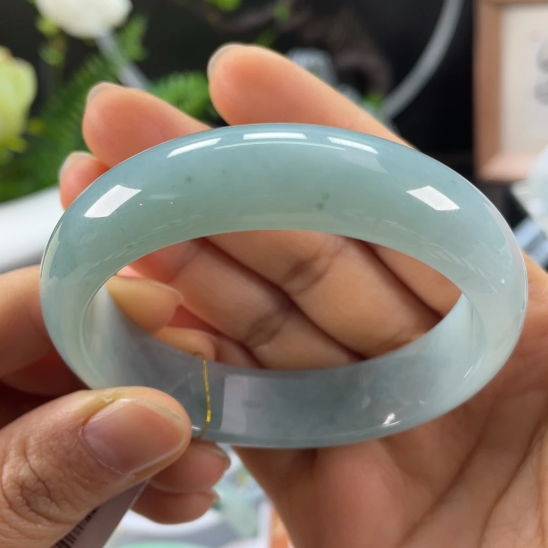 翡翠手镯未镶嵌蓝胶正圈