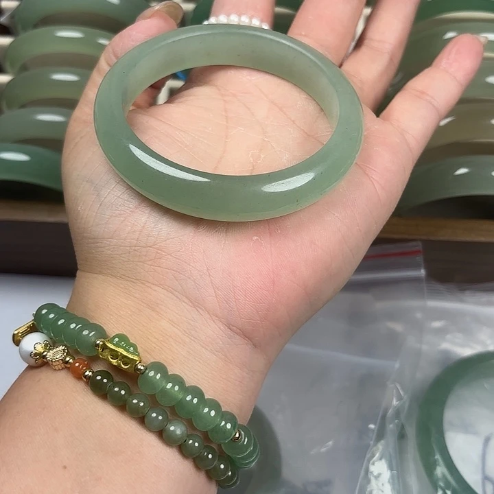 石英质玉未镶嵌手镯