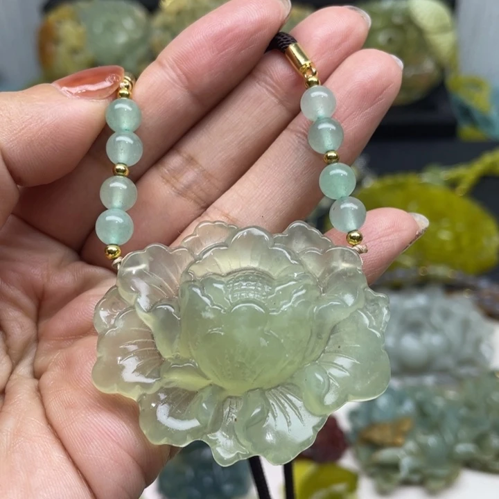 蛇纹石玉未镶嵌颈饰