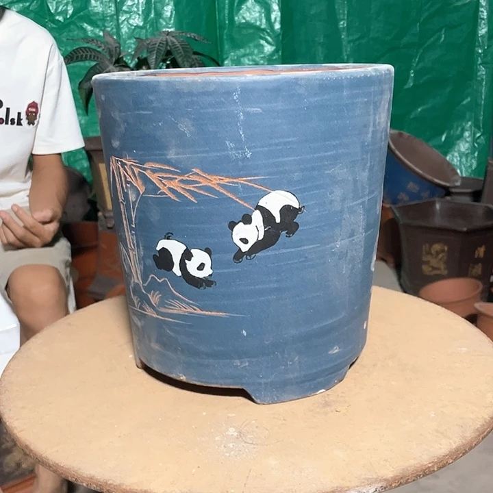 蓝色刻绘熊猫大花盆