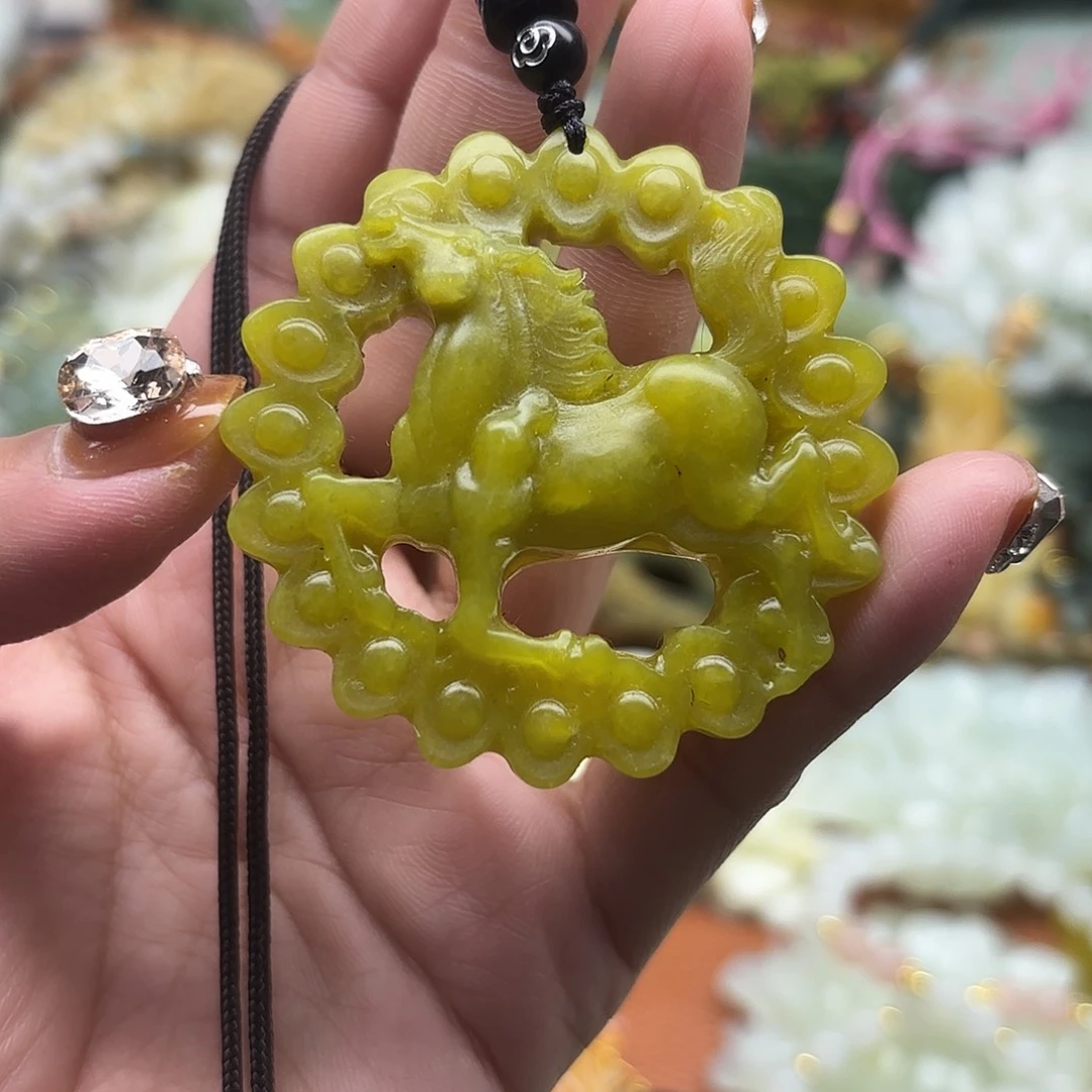 蛇纹石玉未镶嵌颈饰