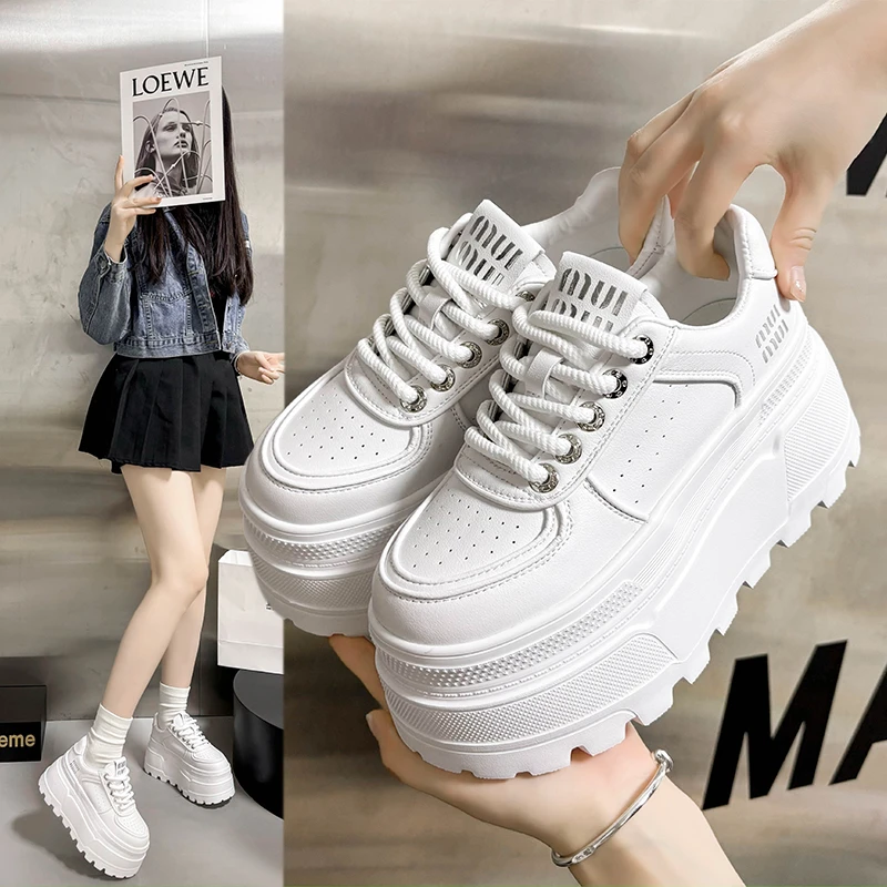 8cm增高真皮小白鞋女2025春季新款小个子百搭配裙子爆款厚底板鞋