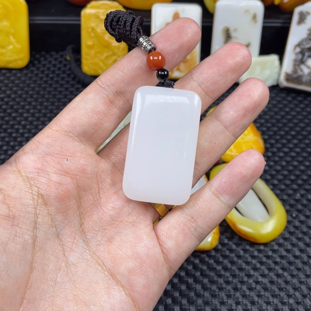 颈饰未镶嵌和田玉太*