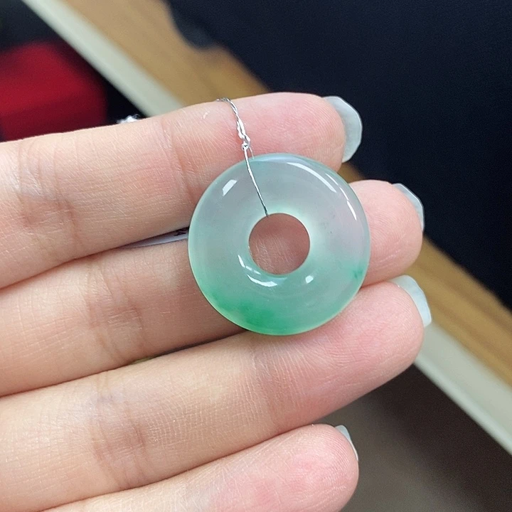 石英质玉未镶嵌颈饰