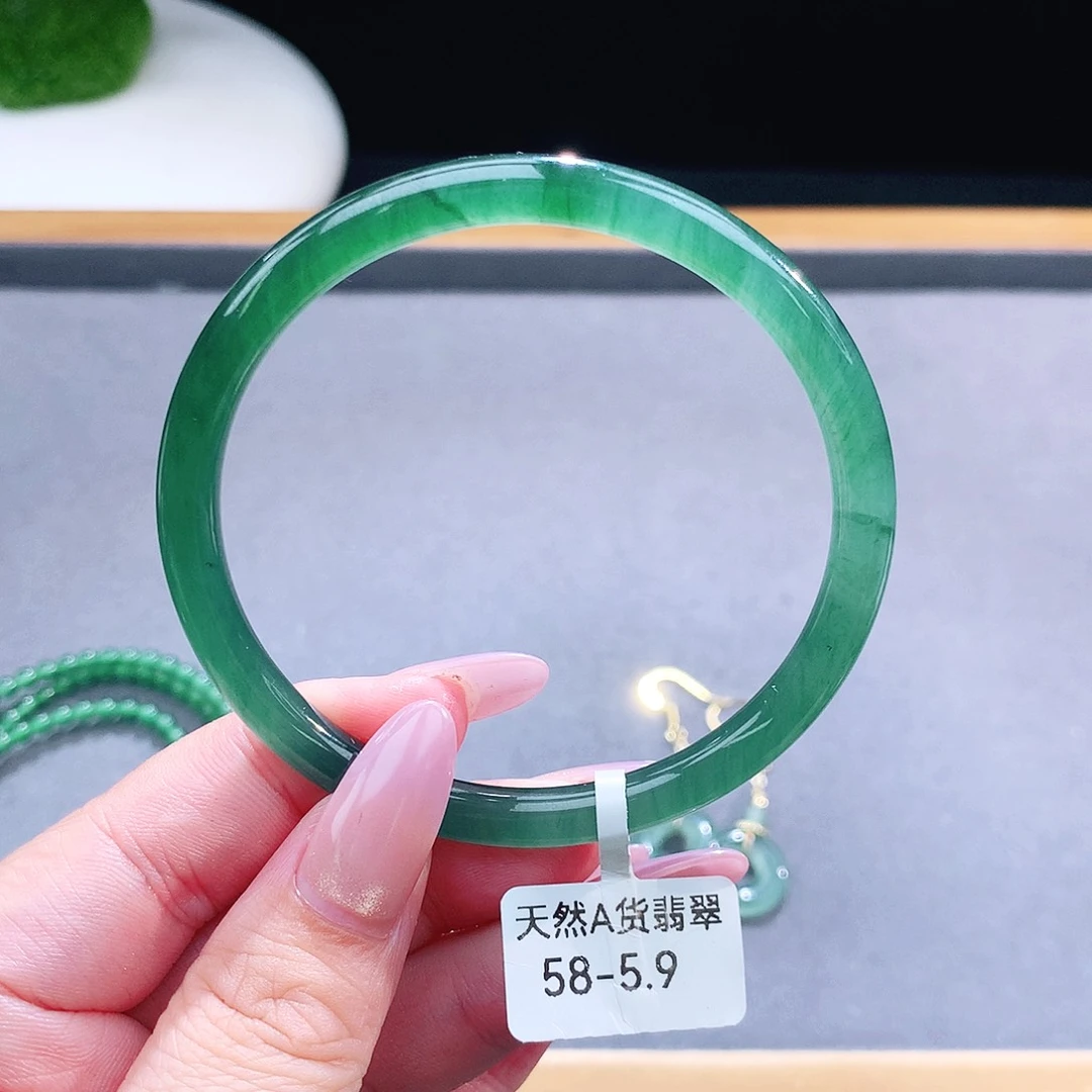 未镶嵌手镯（圆镯）翡翠