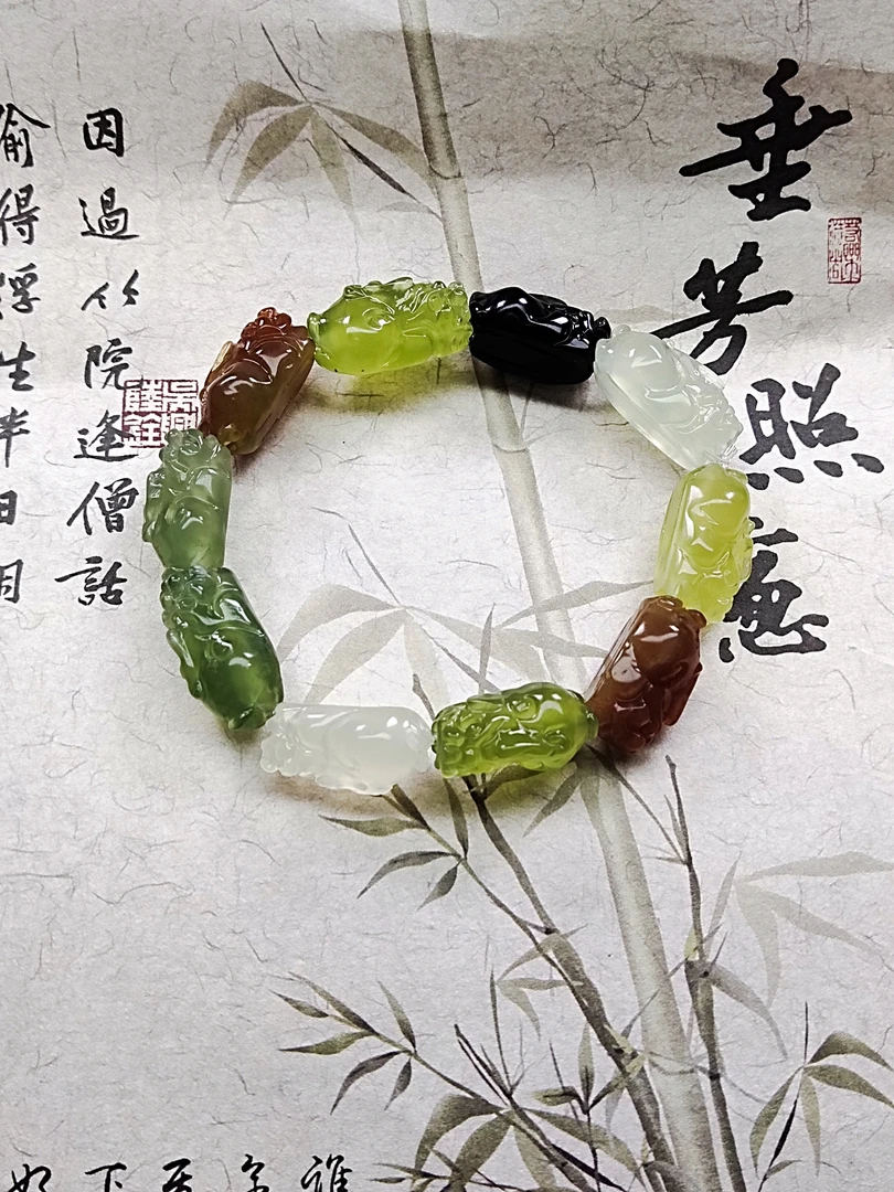 纯天然国石岫玉料，多宝手链，寓意富贵幸福美满幸福，尺寸2cm一个
