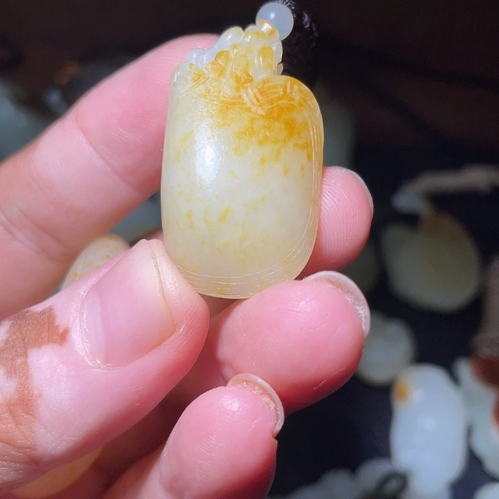 陈***十和田玉（白玉）未镶嵌颈饰