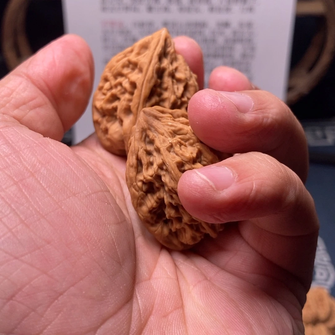 9***家把件文玩核桃全品原树密纹虎头40高