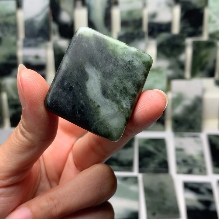 独山玉颈饰未镶嵌