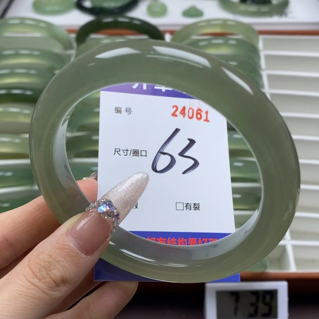 蛇纹石玉手镯未镶嵌