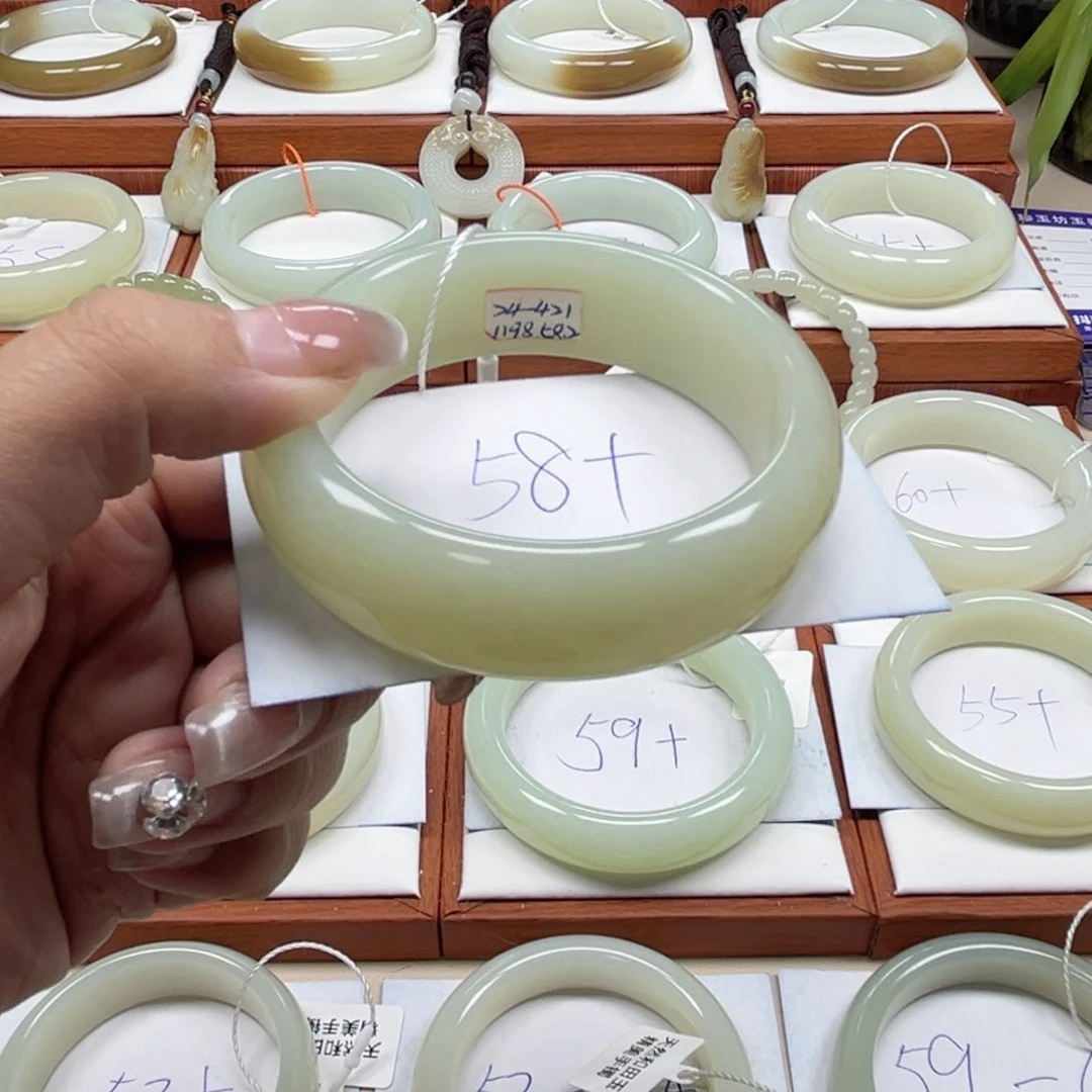 未镶嵌手镯和田玉