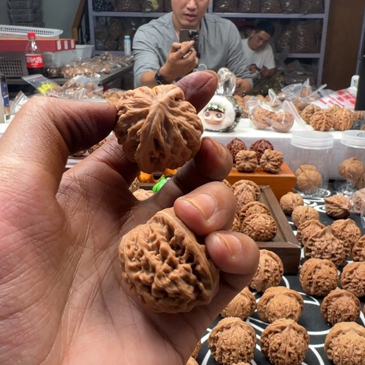 寒***蝉吊坠文玩核桃红锦鲤