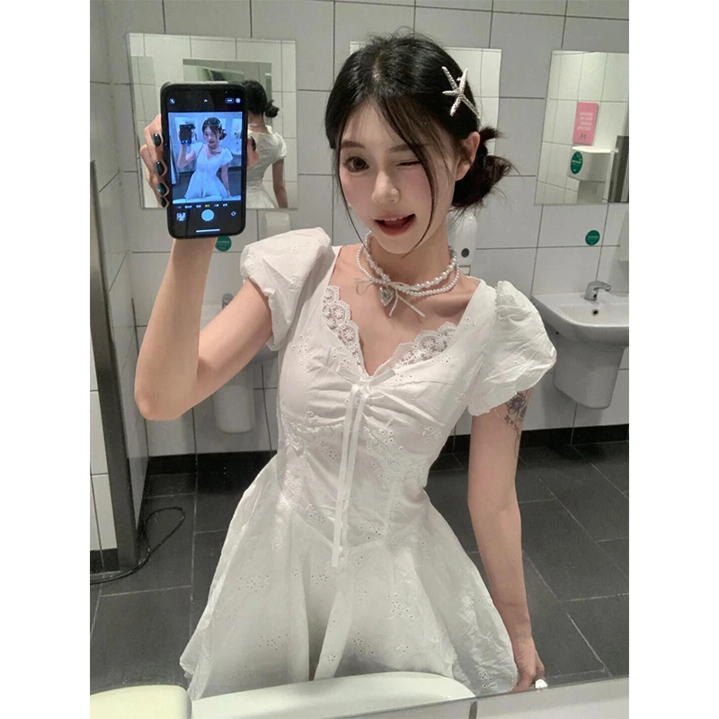 法式初恋温柔甜美蕾丝拼接白色连衣裙女夏日绝美穿搭公主蓬蓬裙