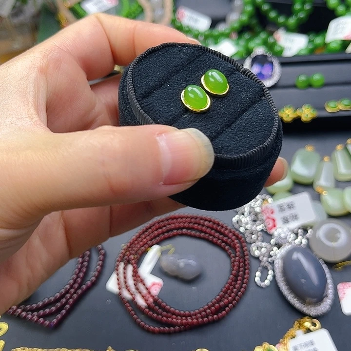 白***️和田玉银S925镶嵌颈饰