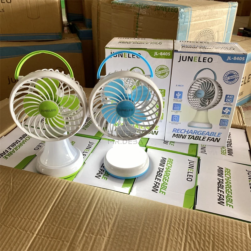 外单 桌面无线电风扇带灯光宿舍小风扇迷你风扇办公充电款