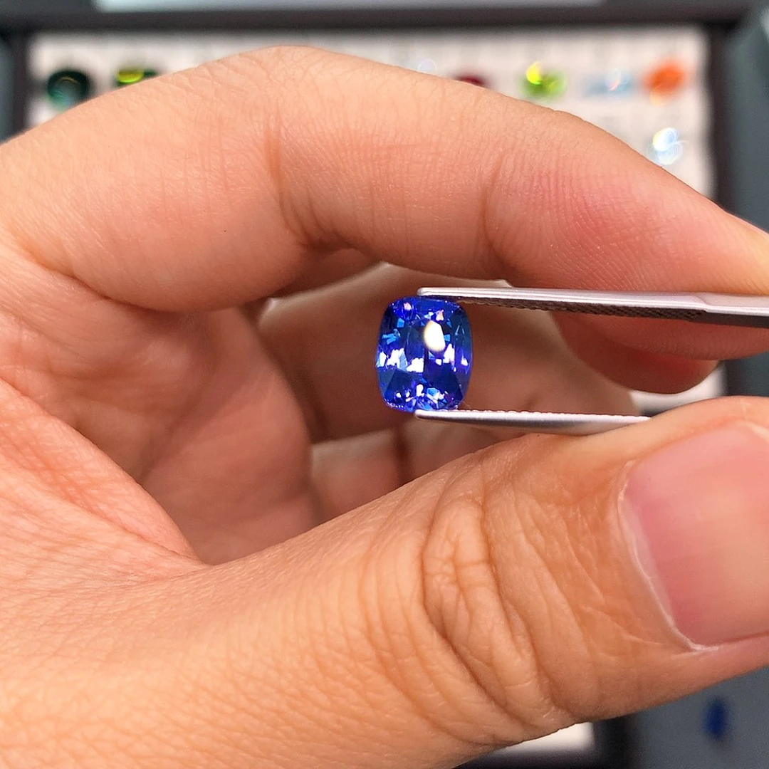 蓝宝石裸石未镶嵌2.05克拉吉尔德浓郁矢车菊vb