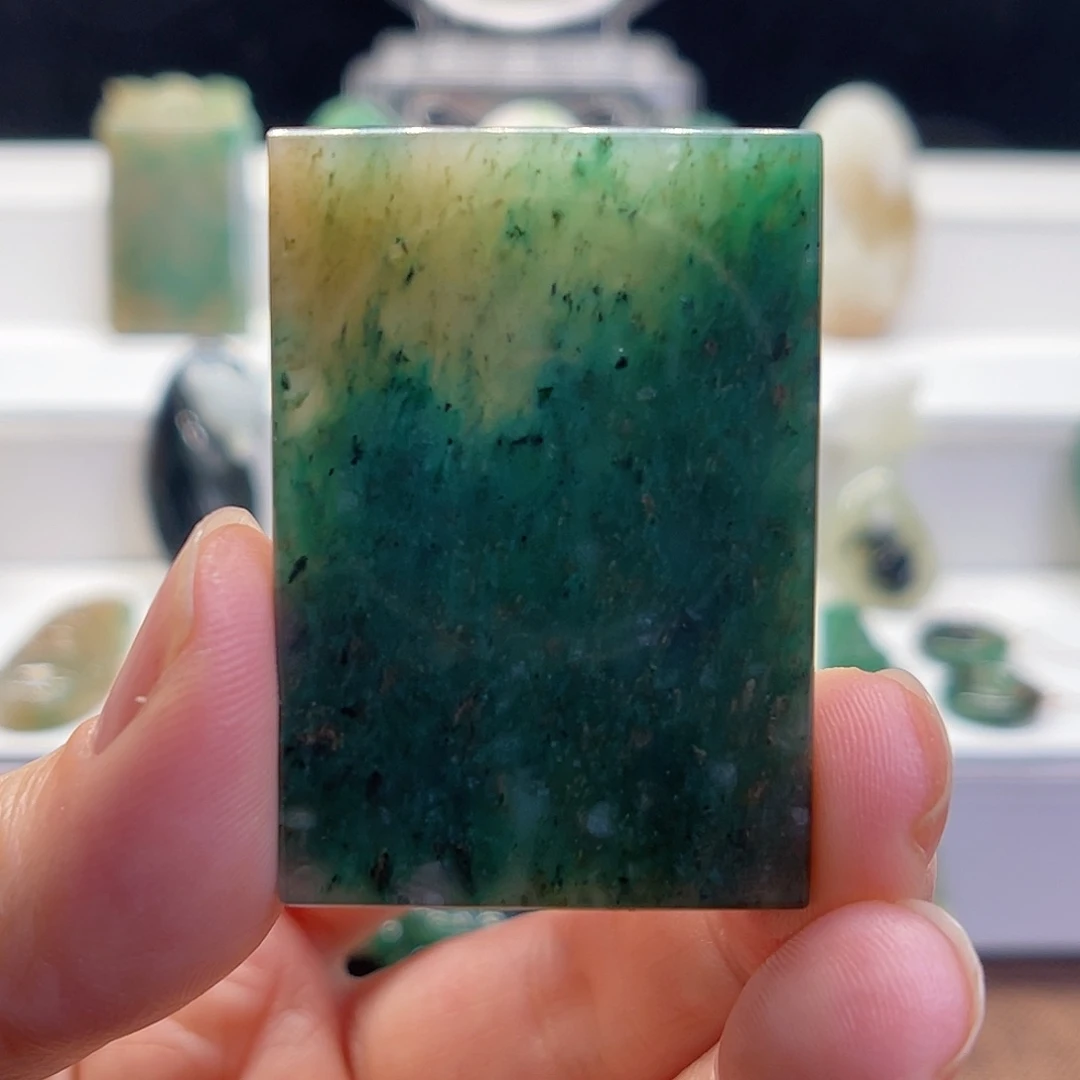 独山玉未镶嵌颈饰