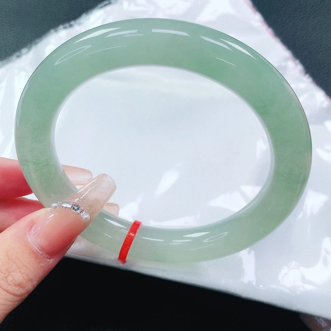 翡翠手镯未镶嵌59圈