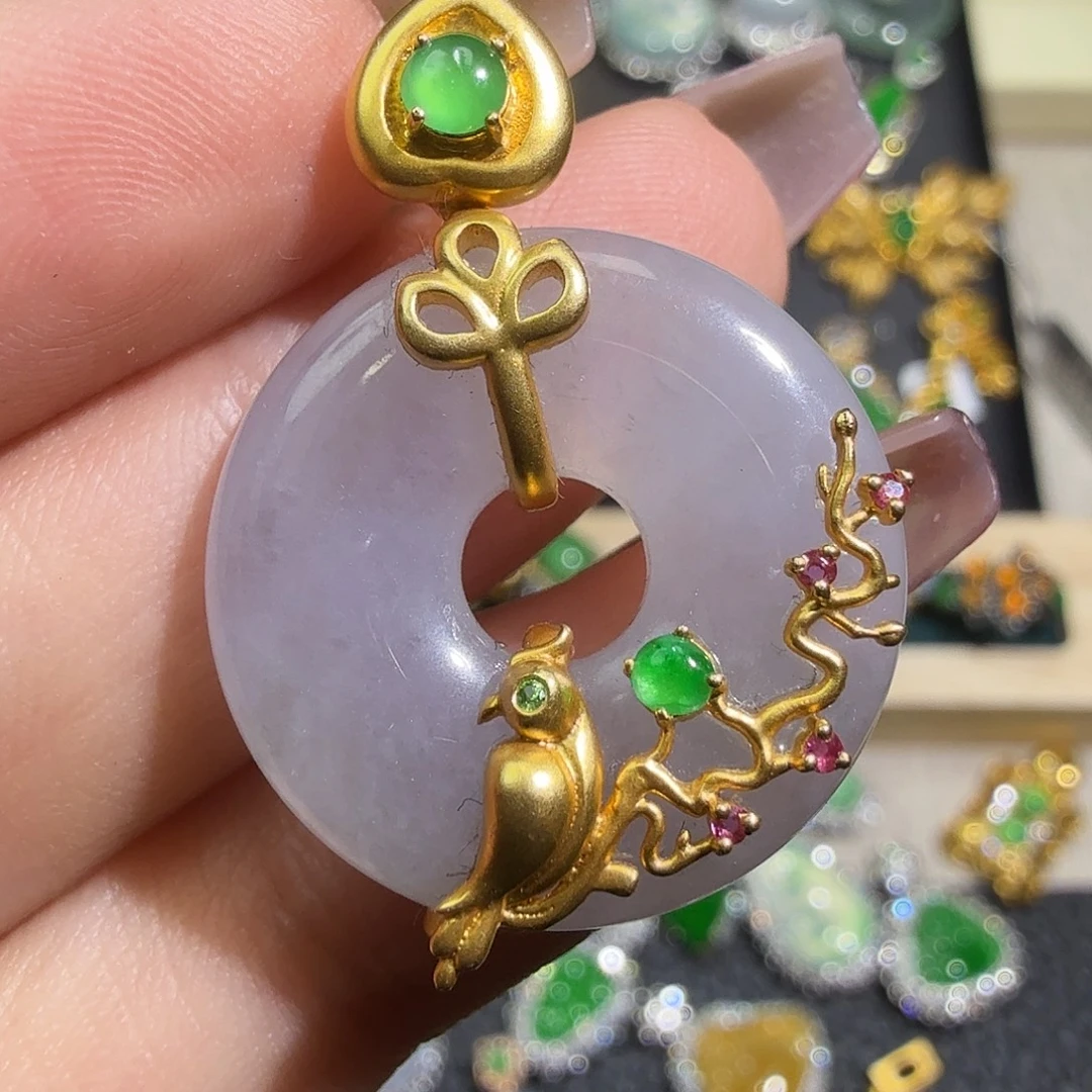 翡翠18K金镶嵌颈饰