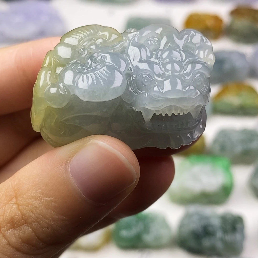 翡翠未镶嵌颈饰貔貅