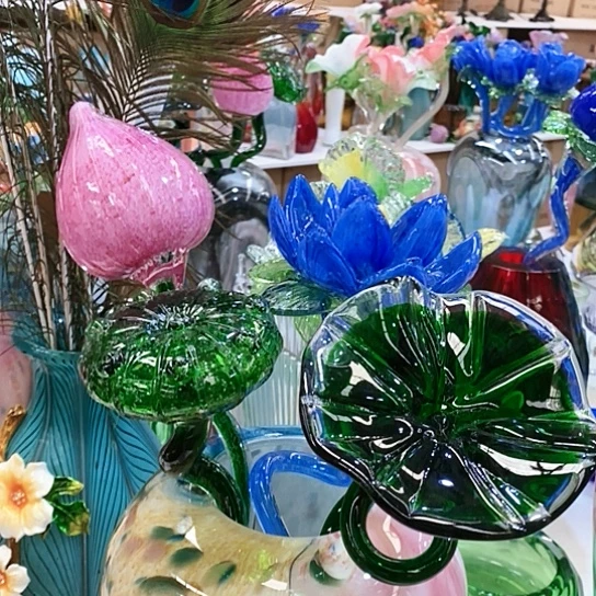 琉璃花瓶高45厘米宽9厘米