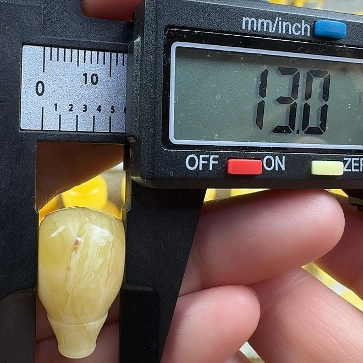 蜜蜡未镶嵌裸石15杂