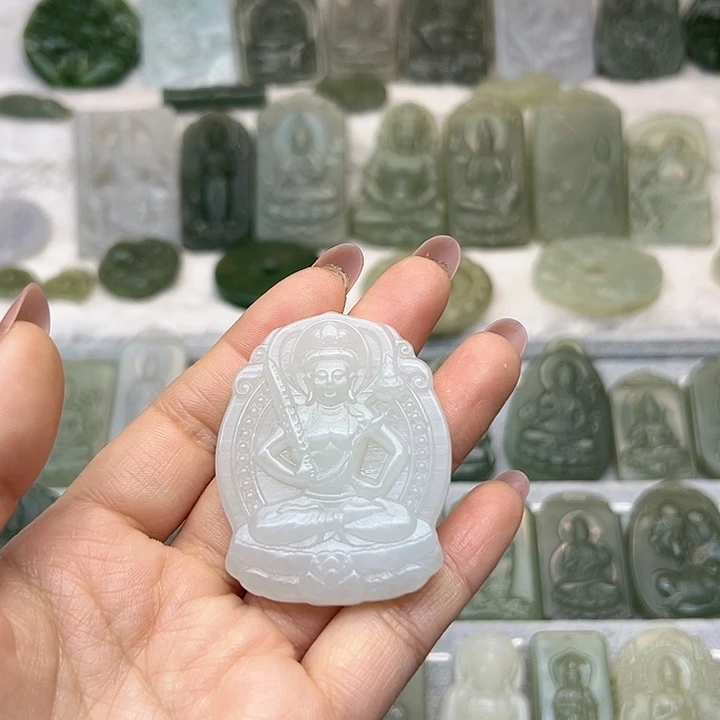 和田玉颈饰未镶嵌牛*子