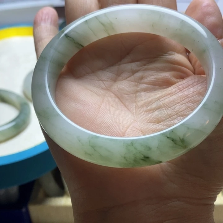 石英质玉（天山翠）手镯未镶嵌