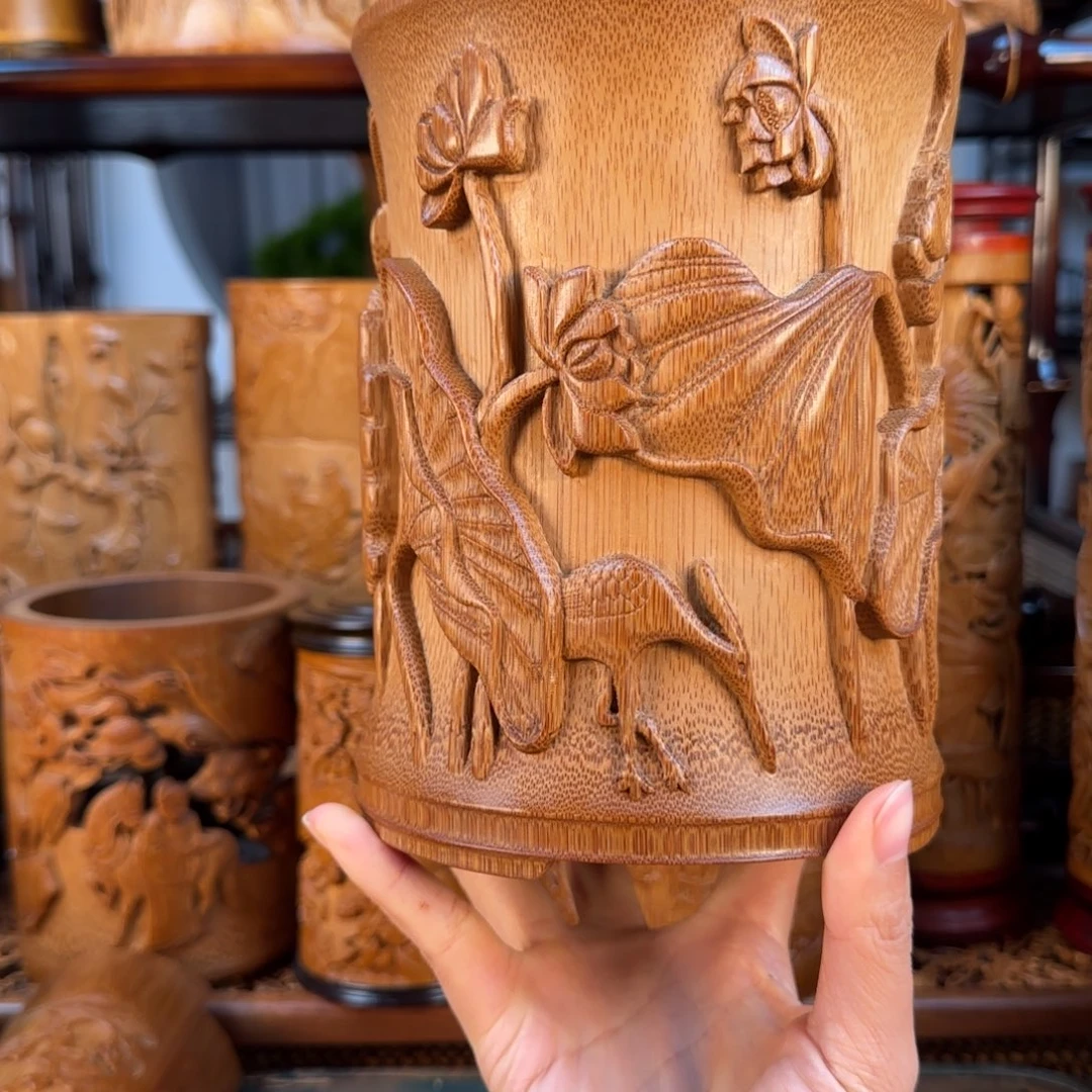 手工竹雕荷花大笔筒