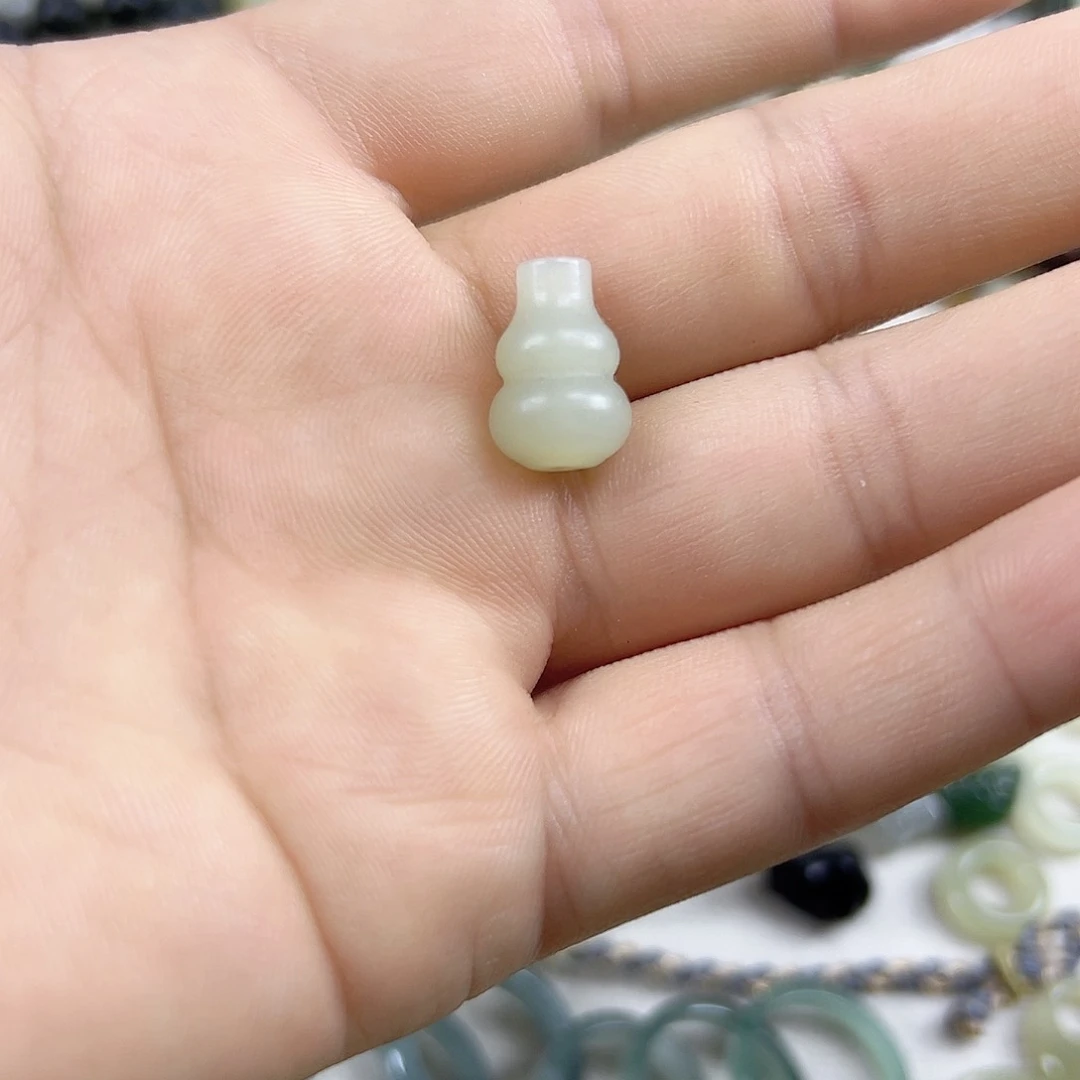 未镶嵌和田玉耳饰