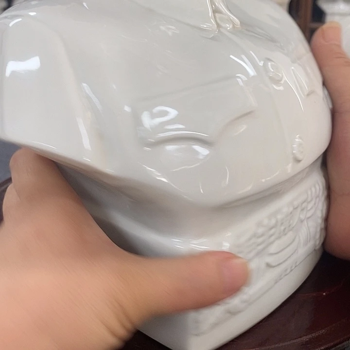 瓷片红色半身像11111111111