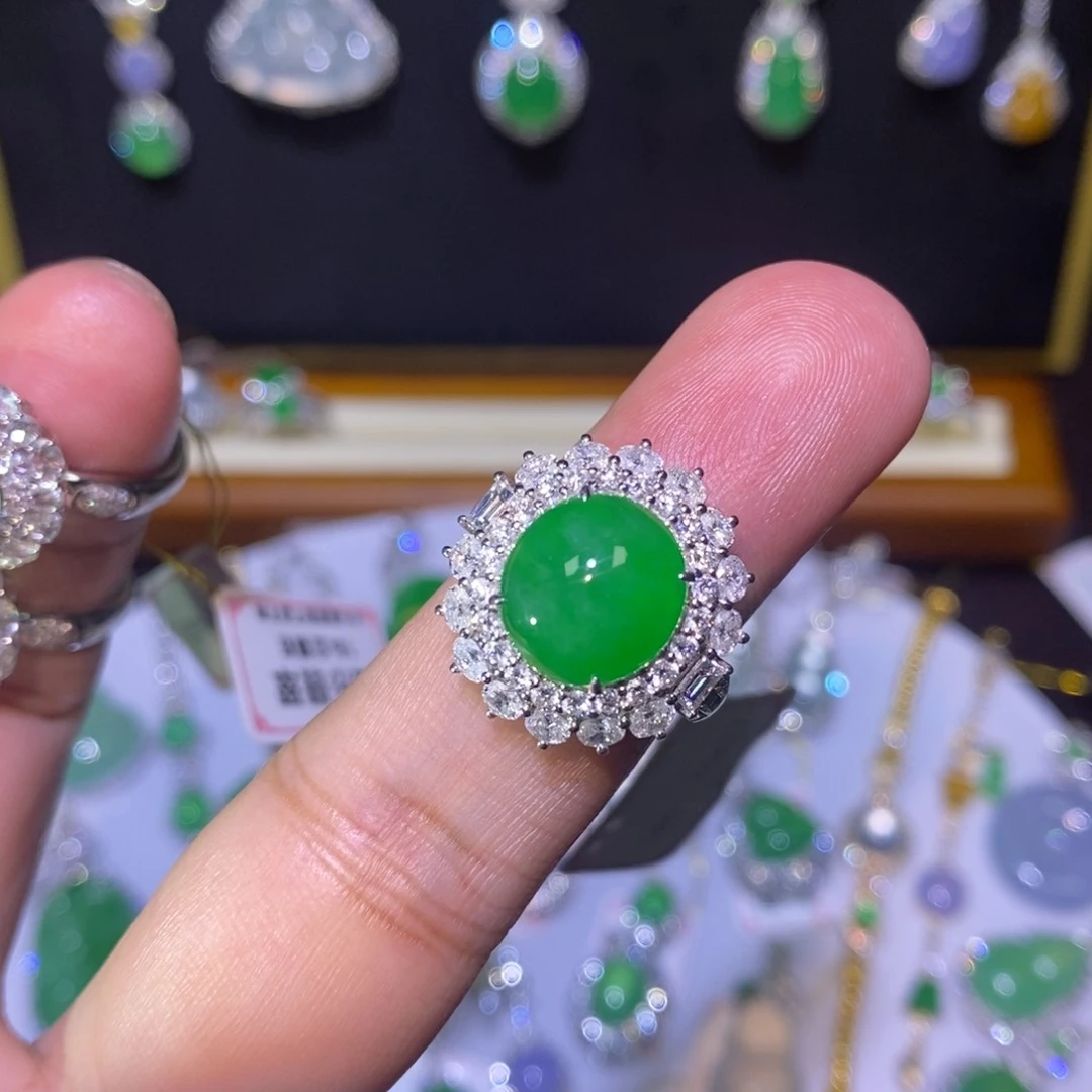 【闪购商品】颈饰18K金镶嵌翡翠