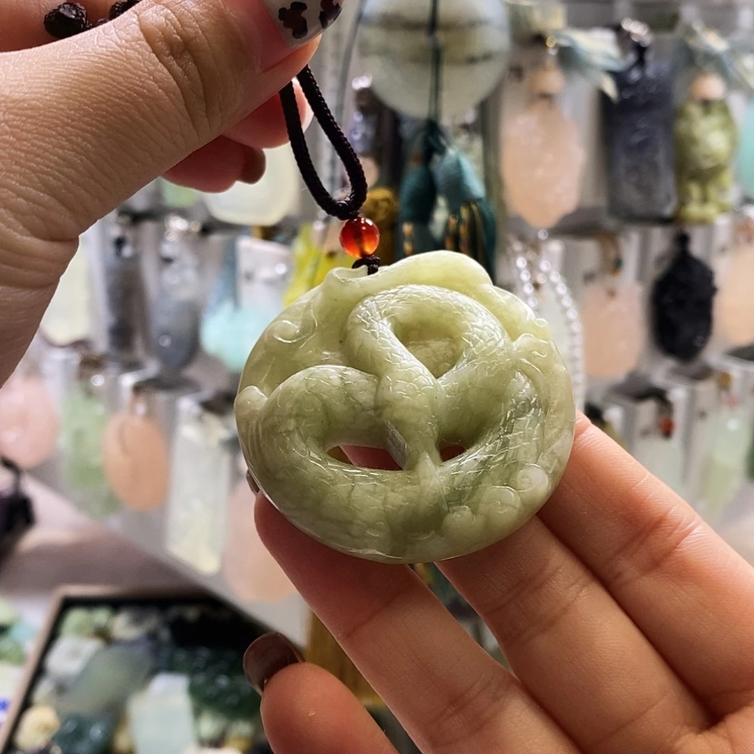 蛇纹石玉未镶嵌颈饰