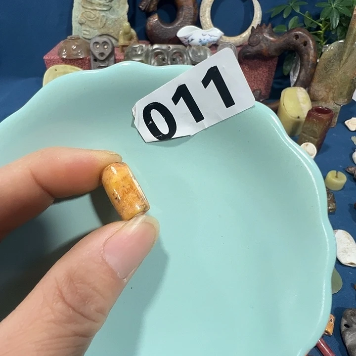 透闪石质玉未镶嵌挂件