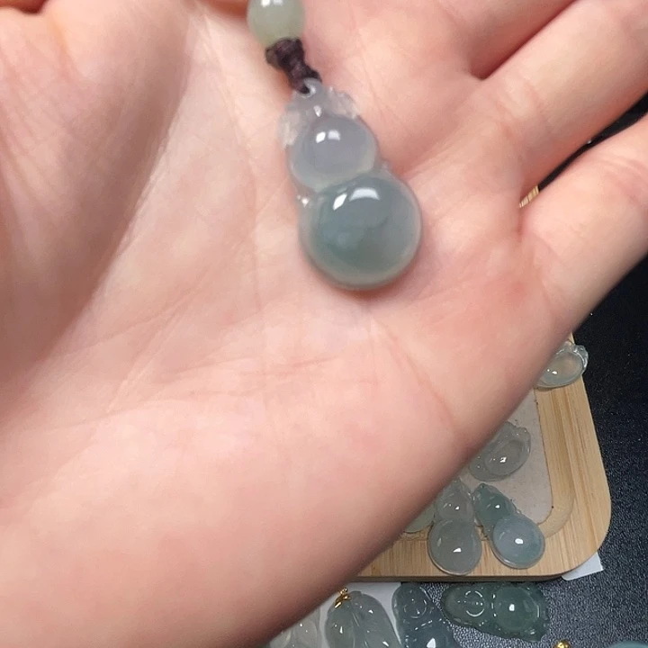 翡翠足金镶嵌颈饰翡翠