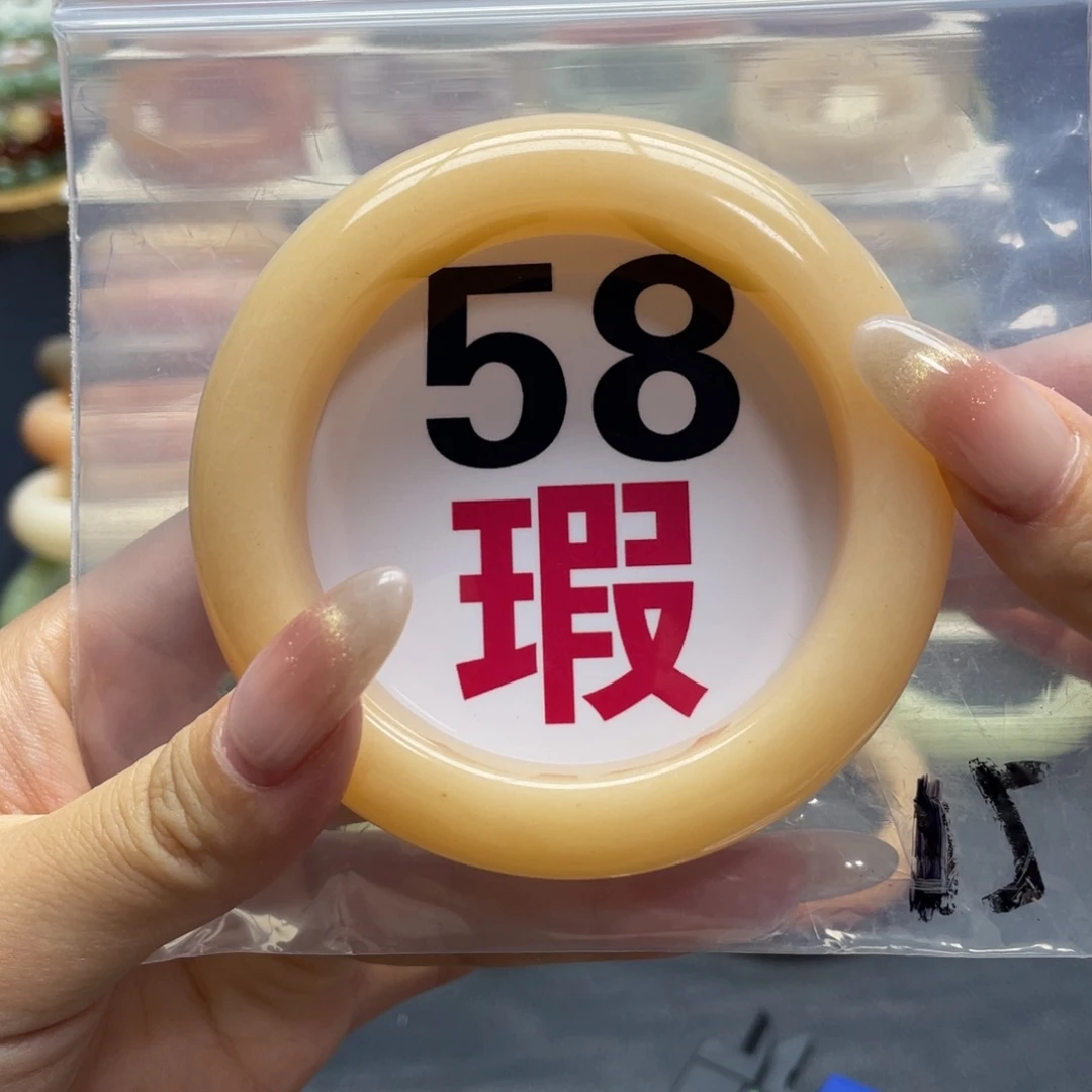 未镶嵌手镯石英岩玉