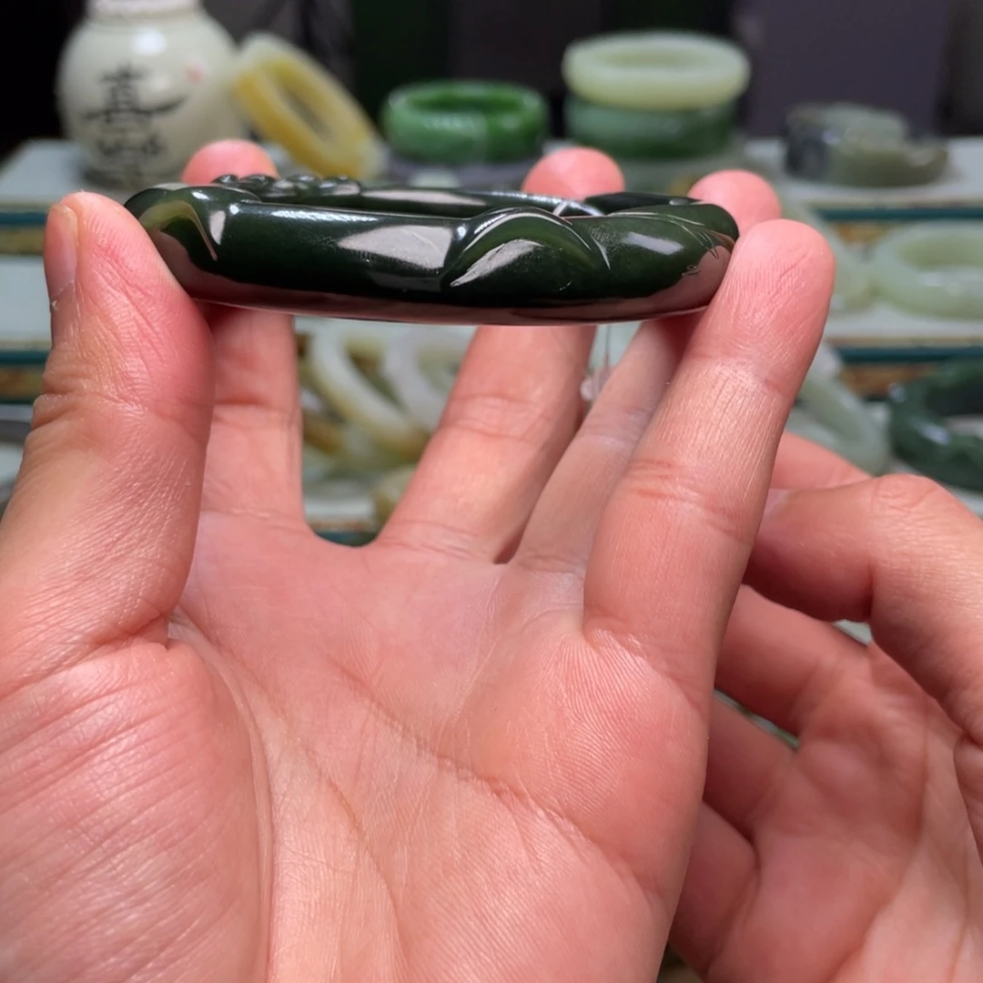 和田玉未镶嵌手镯猫猫