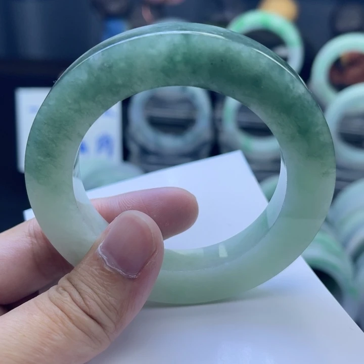 定制翡翠未镶嵌手镯