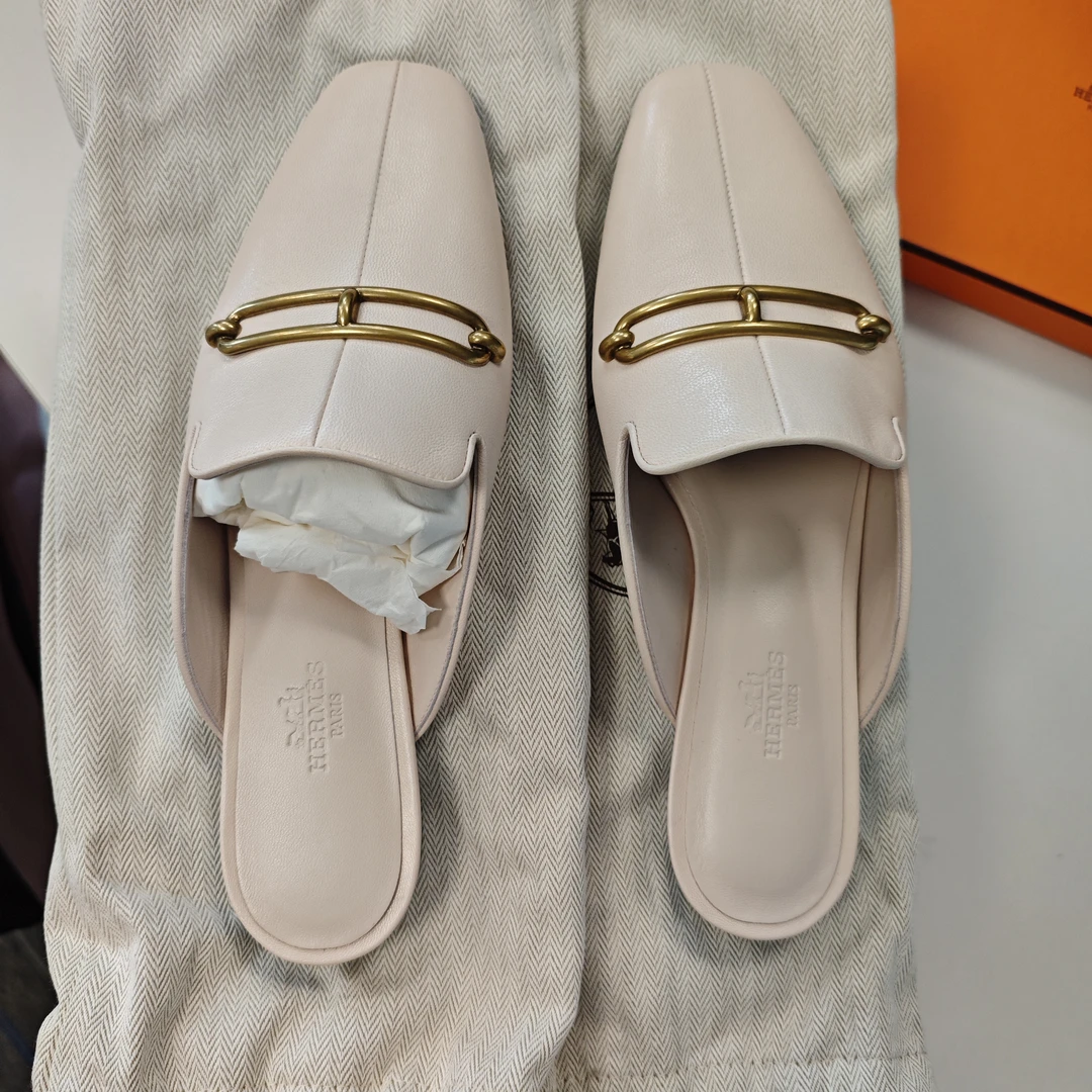 99新 Hermes/爱马仕 麦殿/牛皮拖鞋36.5码/250112VRSVB02